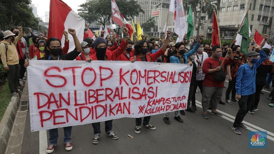Demo saat New Normal. CNBC Indonesia/Muhammad Sabki