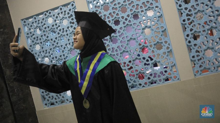 Ilustrasi Wisuda ditengah Pandemi Covid-19. վ/Andrean Kristianto