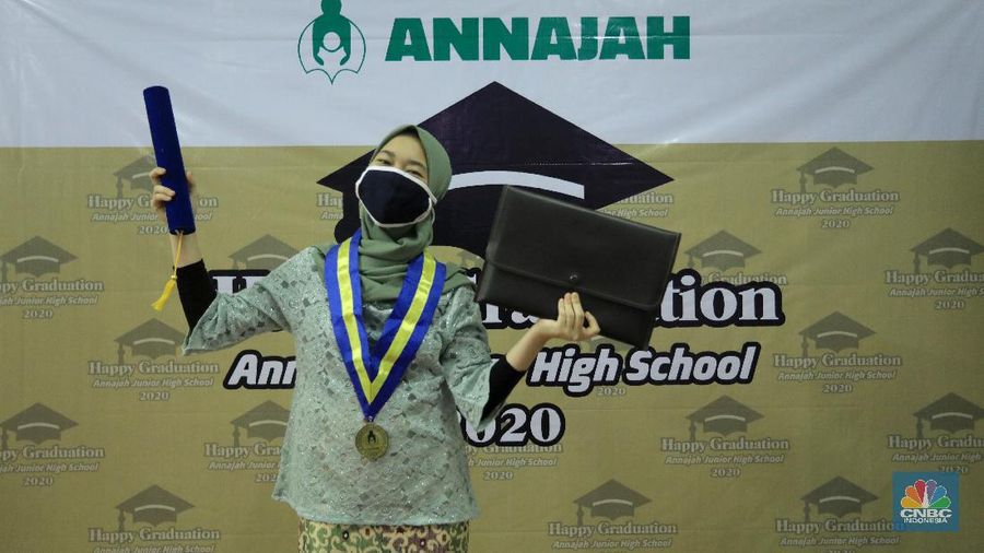 Ilustrasi Wisuda ditengah Pandemi Covid-19. CNBC Indonesia/Andrean Kristianto