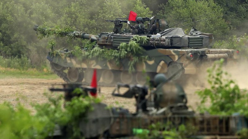 Korea Selatan melakukan latihan militer di Paju. AP/Yun Dong-jin