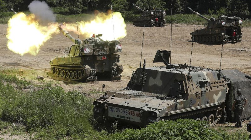 Korea Selatan melakukan latihan militer di Paju. AP/Yun Dong-jin