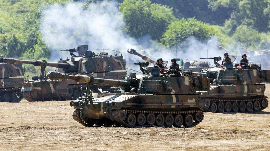 Korea Selatan melakukan latihan militer di Paju. AP/Yun Dong-jin