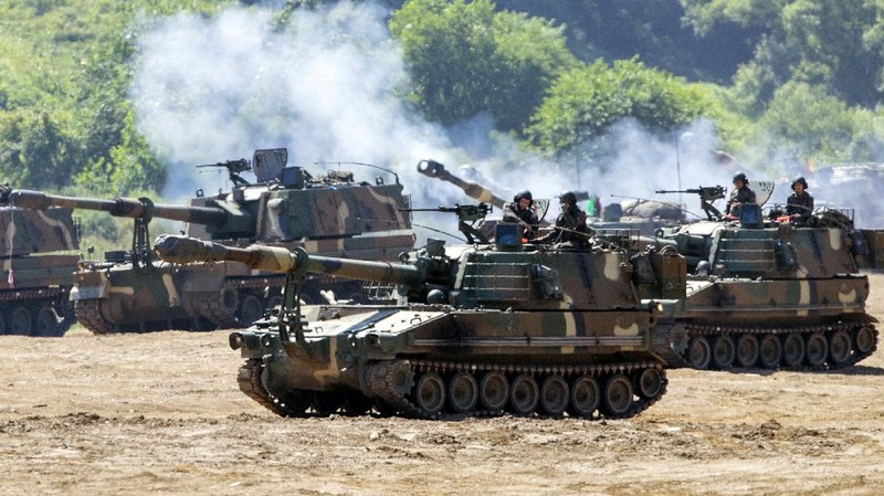 Korea Selatan melakukan latihan militer di Paju. AP/Yun Dong-jin