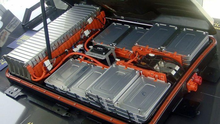 Ilustrasi baterai pada mobil listrik yang dikemas dalam komponen yang aman. electrec.co