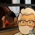 Ultah, Kolonel Sanders Bagi-bagi Kado untuk Pelanggan KFC