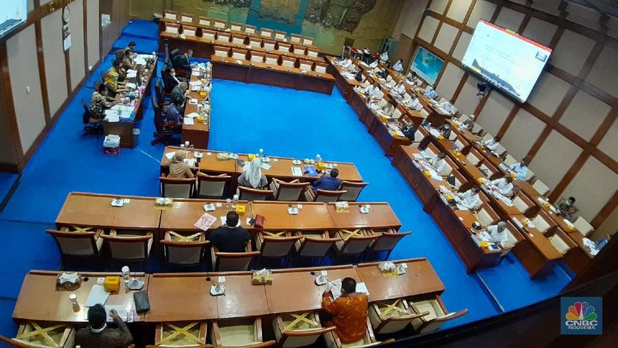 Komisi VII DPR RI kembali memanggil Menteri Energi dan Sumber Daya Mineral (ESDM). CNBC Indonesia/Anisatul Umah
