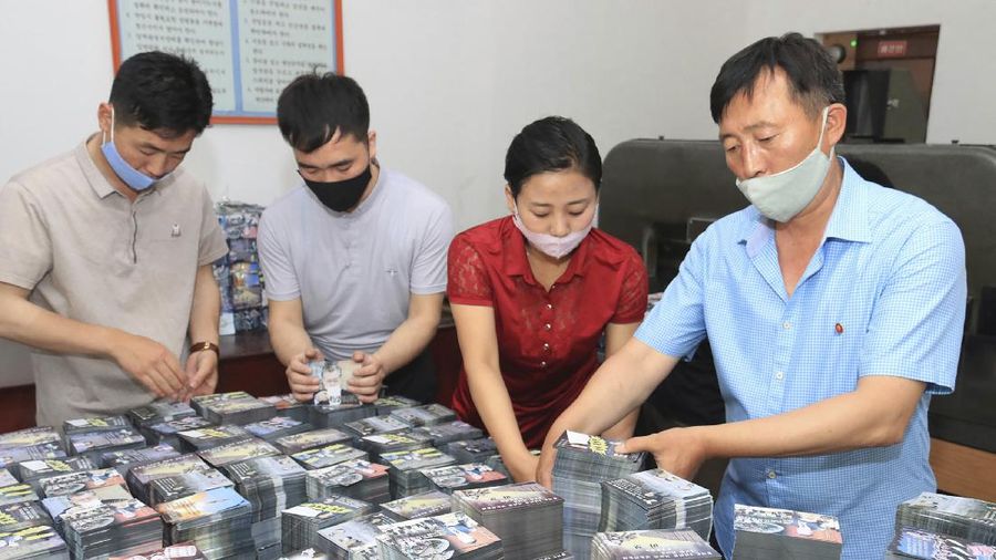 Selebaran yang dibuat oleh Korea Utara untuk sebarkan ke Korea Selatan. AP/Yang Ji-woong
