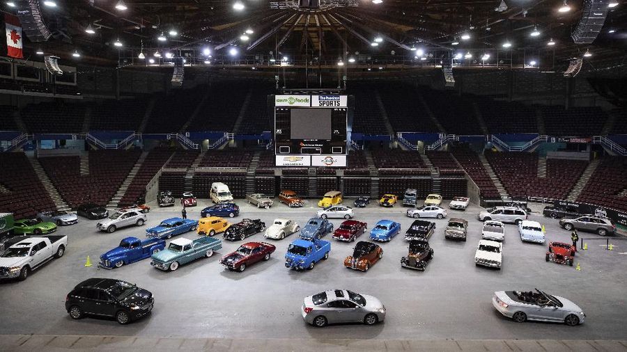 Pameran mobil Drive Thru di Canada. AP/Darryl Dyck
