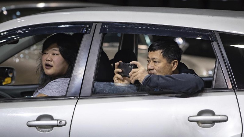 Pameran mobil Drive Thru di Canada. AP/Darryl Dyck