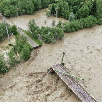Pemandangan Banjir Hebat di Ukraina, Ribuan Rumah Rusak