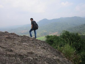 Hindari Macet Puncak, Ini 5 Destinasi Alam Sepi dan Terjangkau Buat Liburan Akhir Pekan