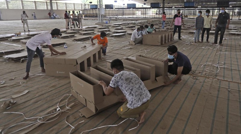 India Bangun Rumah Sakit Darurat Covid-19. AP/Manish Swarup