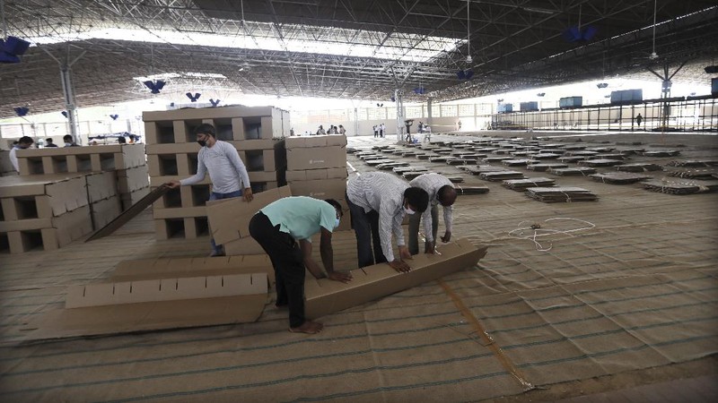 India Bangun Rumah Sakit Darurat Covid-19. AP/Manish Swarup