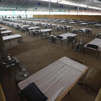 Tempat Tidur Kardus! Melihat RS Darurat Covid-19 di India