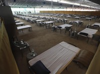 Tempat Tidur Kardus! Melihat RS Darurat Covid-19 di India