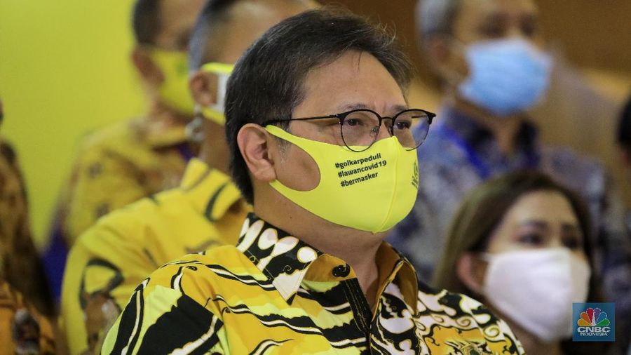 Ketua Umum Partai Golkar Airlangga Hartarto bertemu di DPP Golkar, Kamis (25/6/2020). (CNBC Indonesia/ Andrean Kristianto)
