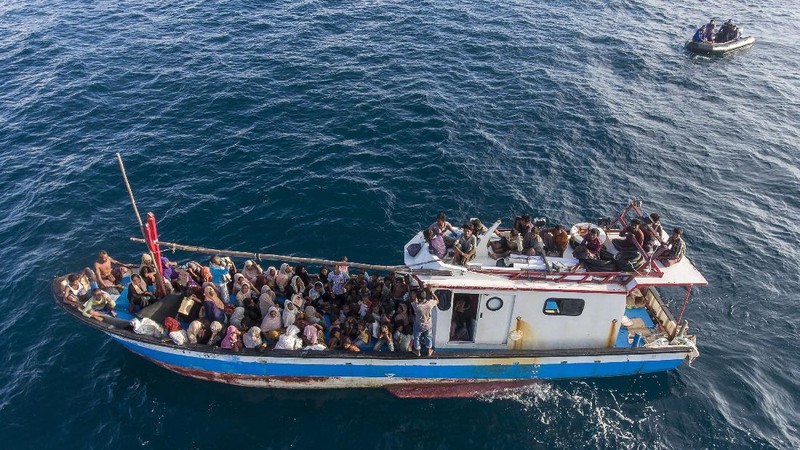 Pengungsi Rohingya di Perairan Aceh Utara. AP/Zik Maulana