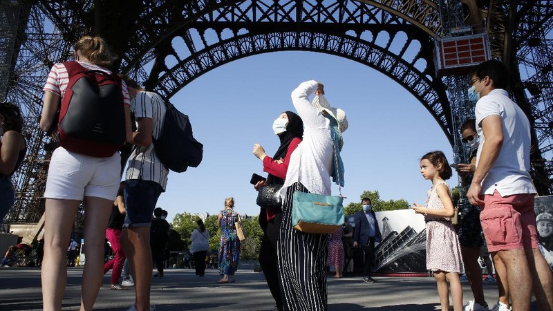 Menara Eiffel Dibuka Kembali Setelah Lockdown. AP/Thibault Camus