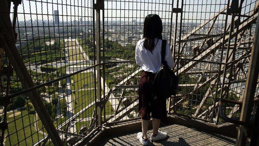 Menara Eiffel Dibuka Kembali Setelah Lockdown. AP/Thibault Camus