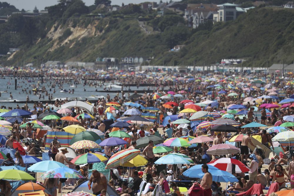 Ramai Ini Suasana Pantai di Inggris  yang Dipadati 