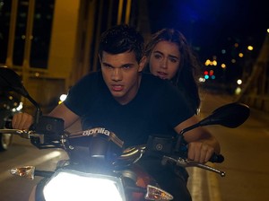 Sinopsis Abduction, Filmi Lily Collins dan Taylor Lautner di Bioskop Trans TV