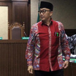 Terima Suap Rp 11 M, Eks Menpora Imam Nahrawi Dibui 7 Tahun