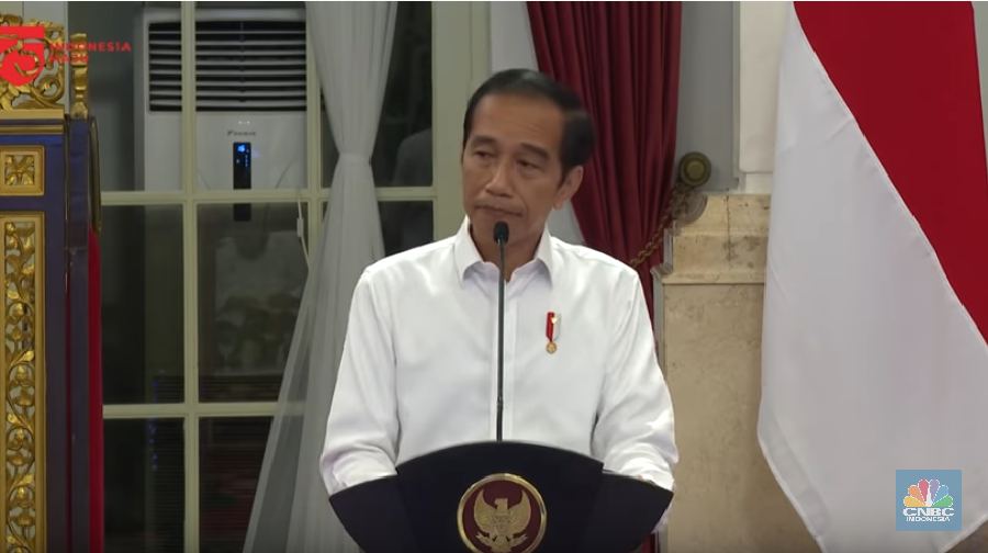 Jokowi dalam sidang kabinet paripurna
