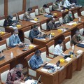 Di Depan DPR, Bos OJK Beberkan Kondisi Bank RI & Efek Corona