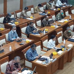 Di Depan DPR, Bos OJK Beberkan Kondisi Bank RI & Efek Corona