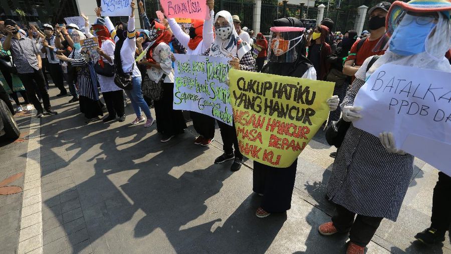 Sejumlah Forum Relawan PPDB DKI 2020 bakal berunjuk rasa di depan kantor Kementerian Pendidikan dan Kebudayaan (Kemendikbud). ()CNBC Indonesia/Andrean Kristianto)