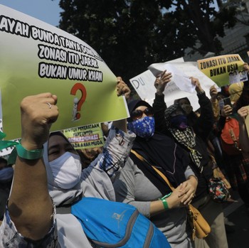 Protes PPDB, Ratusan Orang Tua Siswa Geruduk Kantor Nadiem