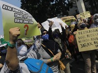 Protes PPDB, Ratusan Orang Tua Siswa Geruduk Kantor Nadiem
