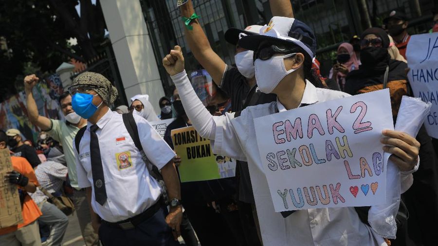 Sejumlah Forum Relawan PPDB DKI 2020 bakal berunjuk rasa di depan kantor Kementerian Pendidikan dan Kebudayaan (Kemendikbud). ()CNBC Indonesia/Andrean Kristianto)