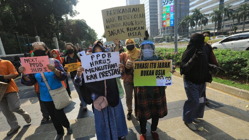 Sejumlah Forum Relawan PPDB DKI 2020 bakal berunjuk rasa di depan kantor Kementerian Pendidikan dan Kebudayaan (Kemendikbud). ()CNBC Indonesia/Andrean Kristianto)