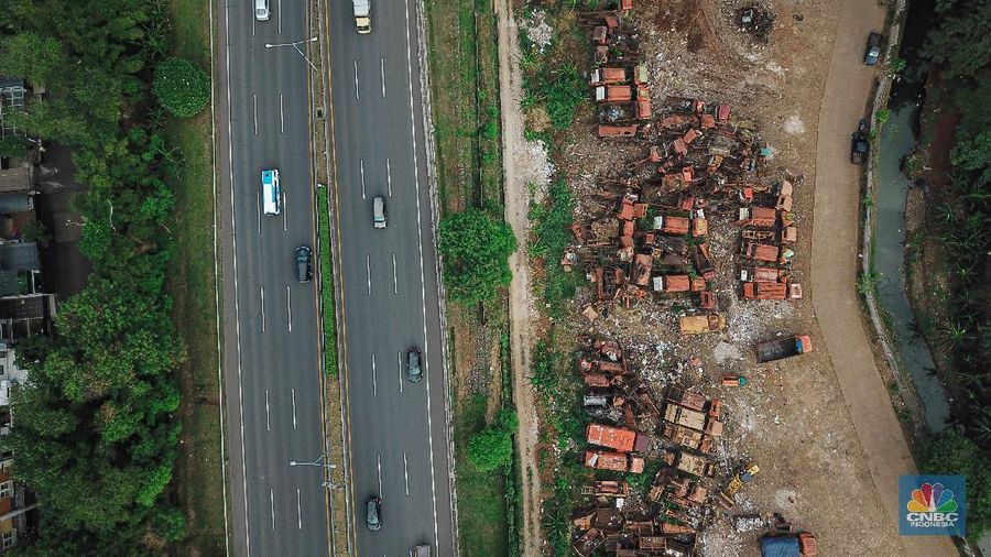 Bangkai Truk Sampah (CNBC Indonesia/Andrean Kristianto)