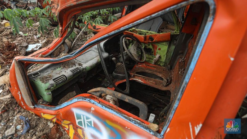 Bangkai Truk Sampah (CNBC Indonesia/Andrean Kristianto)