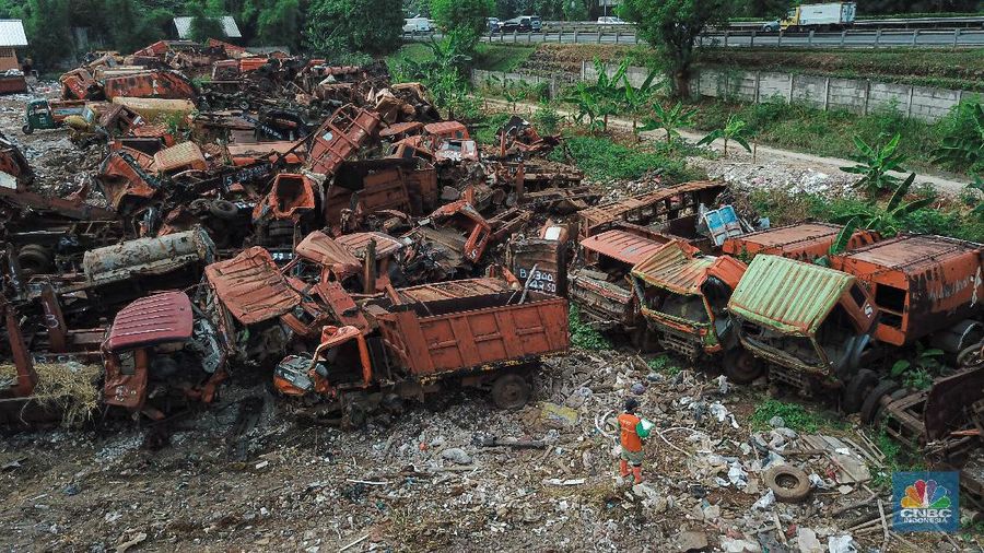 Bangkai Truk Sampah (CNBC Indonesia/Andrean Kristianto)