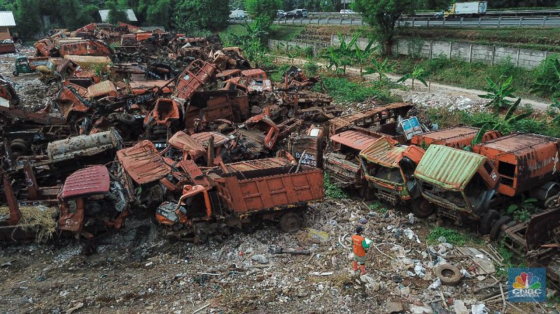Bangkai Truk Sampah (CNBC Indonesia/Andrean Kristianto)