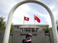 Perang Dagang Trump 'Makan Korban' Hong Kong, Tetangga RI Untung