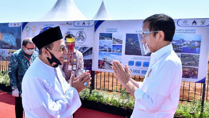 Presiden Jokowi melakukan peninjauan di lokasi Kawasan Industri Terpadu Batang dan Relokasi Investasi Asing ke Indonesia yang terletak di Desa Ketanggan. Kec Gringsing, Kabupaten Batang, Selasa 30/06/2020. (Ist Agus Suparto)
