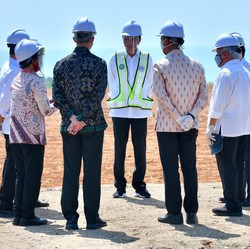 Jokowi Siapkan Batang Sambut Pabrik Dunia, Berapa yang Masuk?