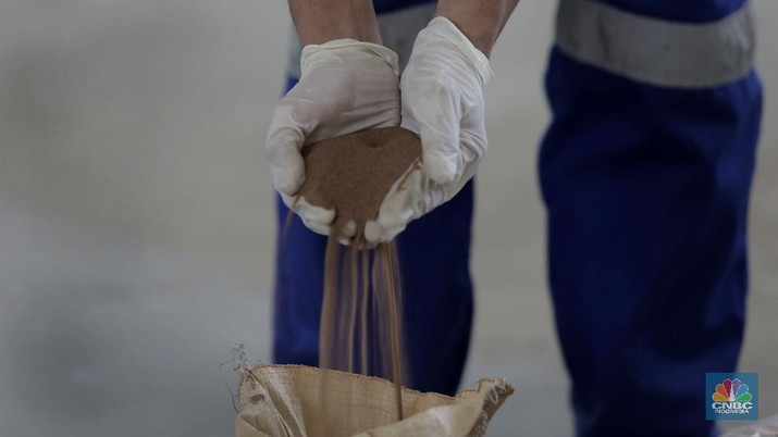 Rare earth element atau yang juga dikenal dengan sebutan logam tanah jarang (LTJ) . (CNBC Indonesia/Tri Susilo) Rare earth element atau yang juga dikenal dengan sebutan logam tanah jarang (LTJ) . (CNBC Indonesia/Tri Susilo)