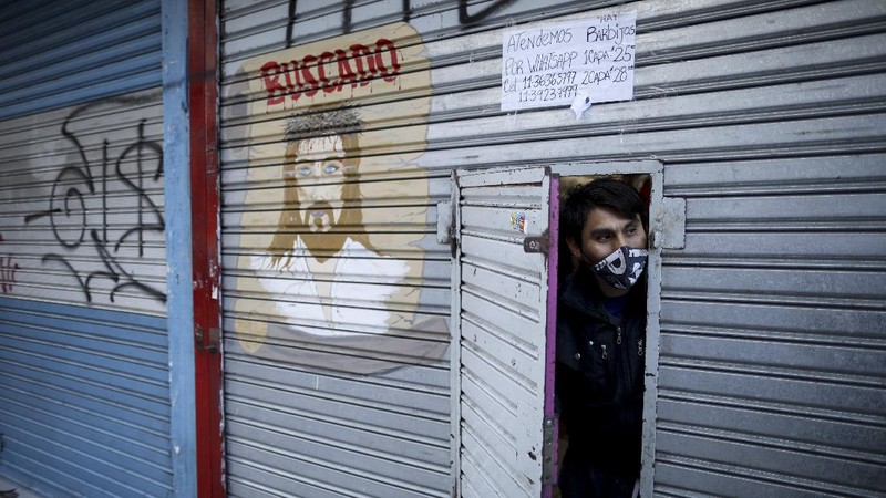 A man runs in a park during a government-ordered lockdown to curb the spread of the new coronavirus in Buenos Aires, Argentina, Thursday, June 25, 2020. (AP Photo/Natacha Pisarenko)