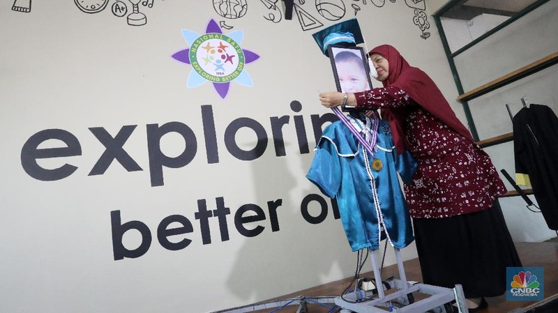 Intip Wisuda Daring dengan Menggunakan Robot (CNBC Indonesia/Andrean Kristianto)