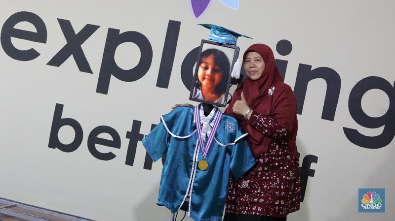 Intip Wisuda Daring dengan Menggunakan Robot (CNBC Indonesia/Andrean Kristianto)