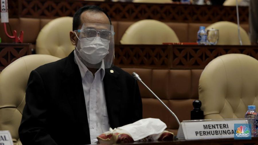 Komisi V DPR RI menggelar rapat kerja dengan Menteri Perhubungan Budi Karya Sumadi, Menteri PUPR, dan Kakorlantas Polri membahas evakuasi sarana dan prasarana arus mudik dan arus balik Hari Raya Idul Fitri 1441H. (CNBC Indonesia/Tri Susilo)