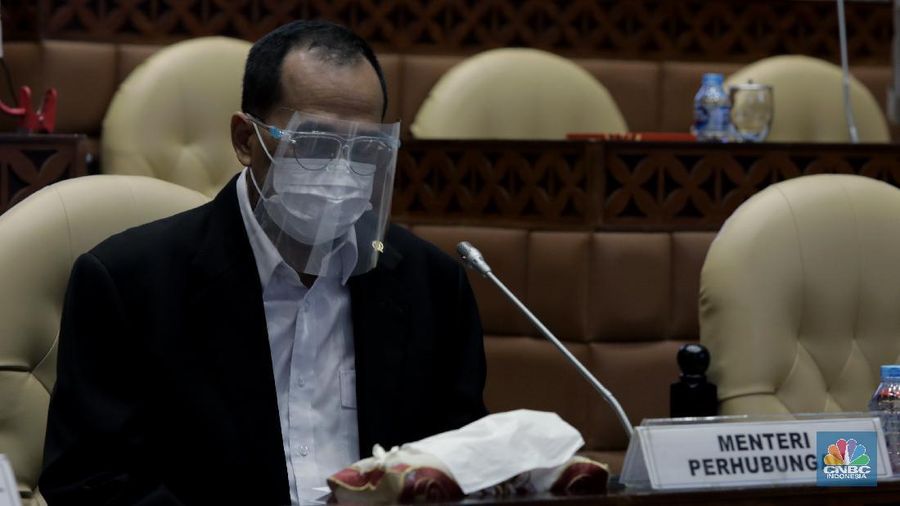 Komisi V DPR RI menggelar rapat kerja dengan Menteri Perhubungan Budi Karya Sumadi, Menteri PUPR, dan Kakorlantas Polri membahas evakuasi sarana dan prasarana arus mudik dan arus balik Hari Raya Idul Fitri 1441H. (CNBC Indonesia/Tri Susilo)