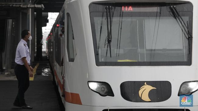 Turis Asing Naik Kereta Bandara Soetta Cukup Bayar Pakai Kartu Ini