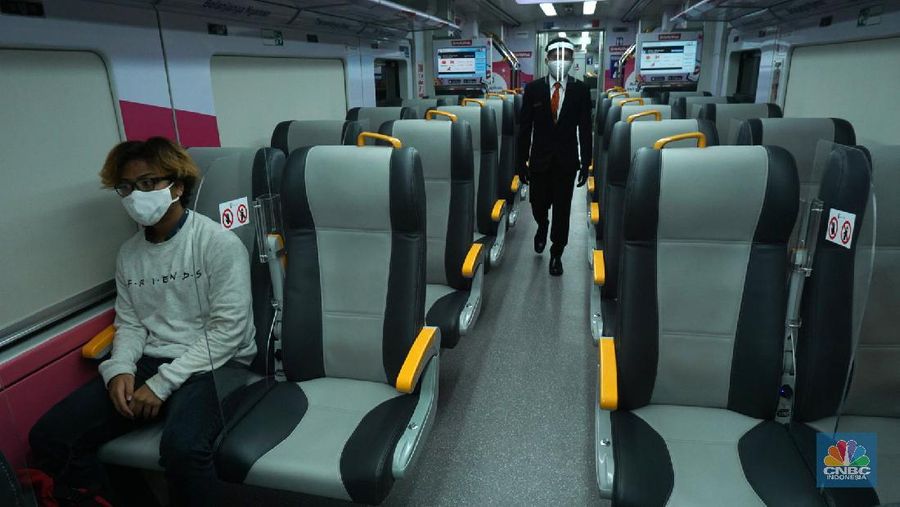 KA Bandara Soekarno-Hatta Mulai Beroprasi, Ada Sekat Pembatas Kursi. (CNBC Indonesia/ Tri Susilo)