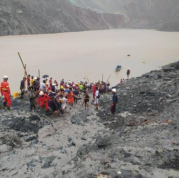 Tambang Batu Giok Longsor, Ratusan Orang Tewas